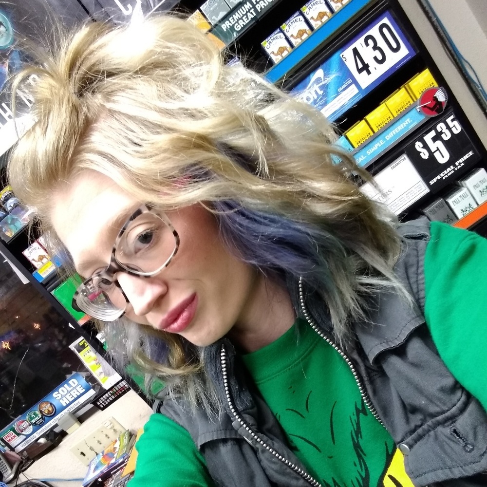 Meet your Posher, Courtney